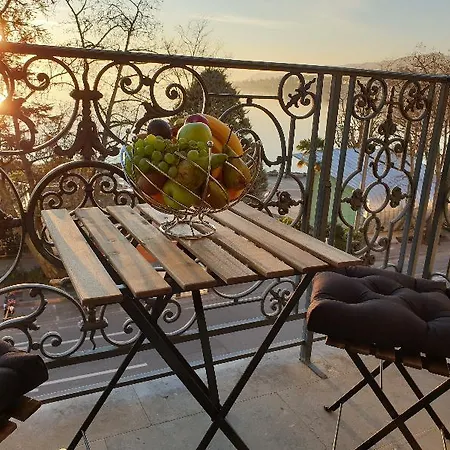 Grand Rue - Swiss Apartment *