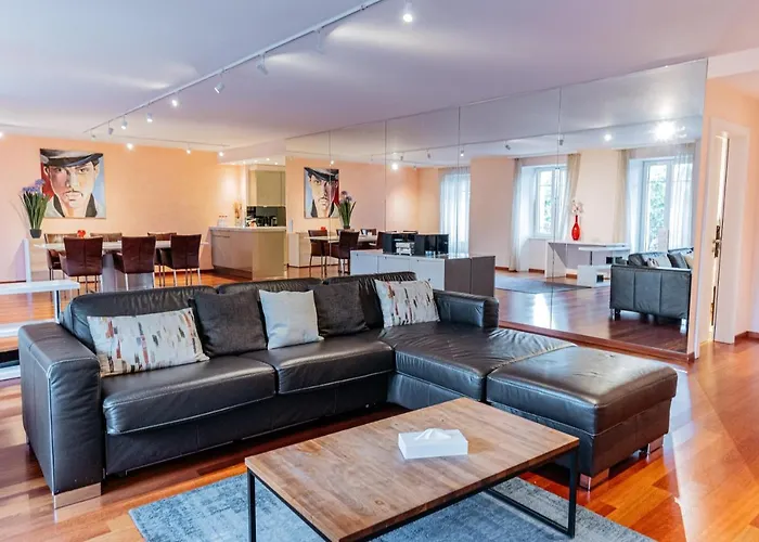 Grand Rue - Swiss * Montreux