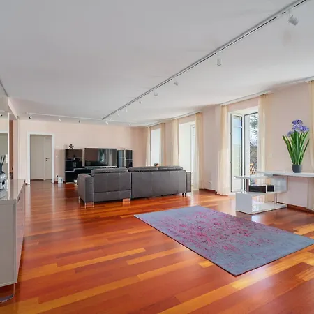 Grand Rue - Swiss * Montreux